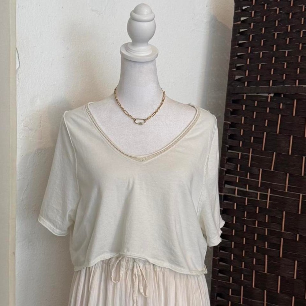 Urban Outfitters Cotton Cream white top V-neckline embroidered detail size S-P